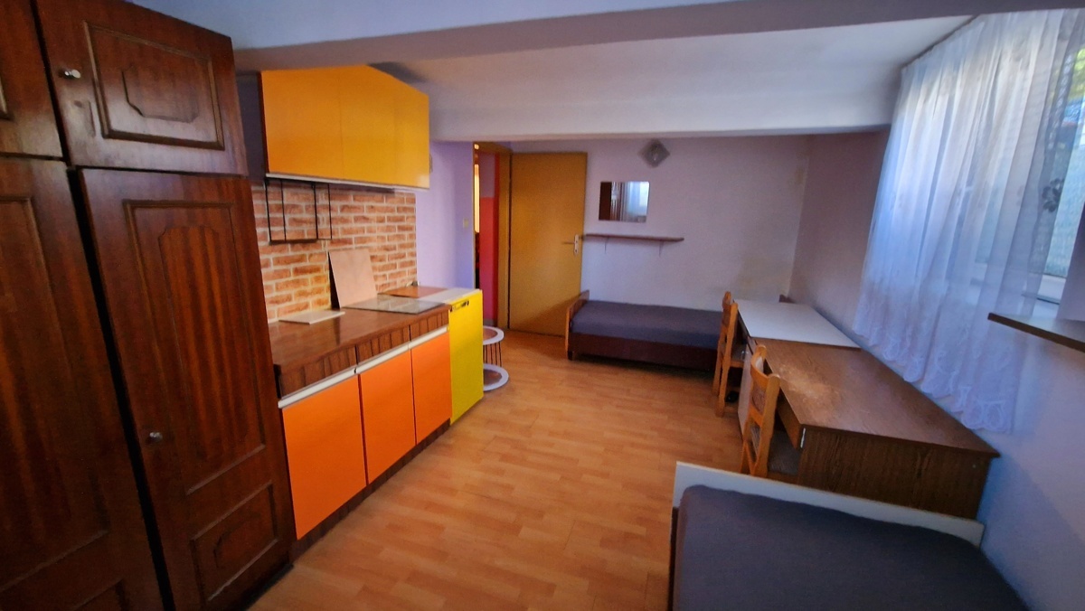 Ljubljana Bežigrad, oddamo opremljeno dvoposteljno sobo punci sostanovalki