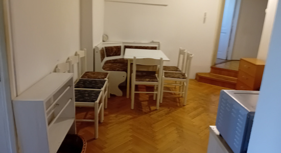 Študentki oddam enoposteljno sobo